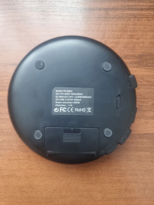 Cd плеер Bravo q802, (2 кабеля для использования)