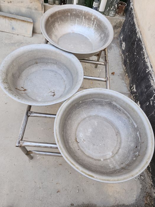 Тазы алюминиевые, подставка нержавейка