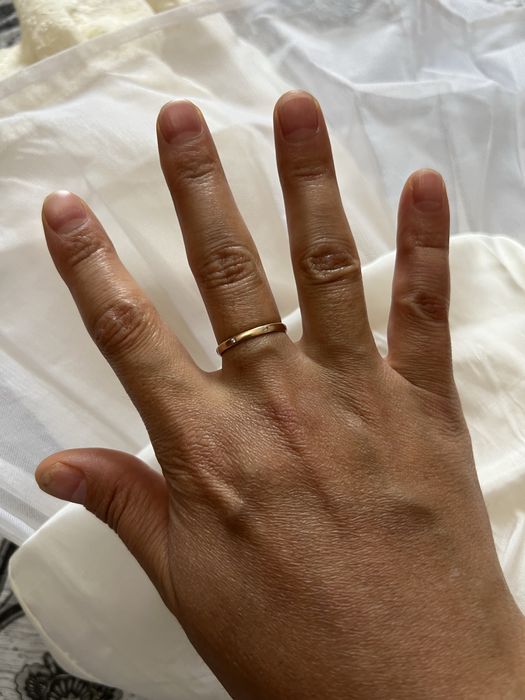 Продам золотое кольцо 19 размер