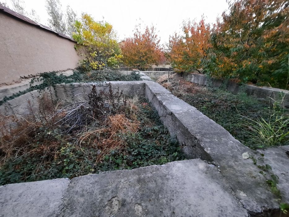 Продаю землю 12 соток.   Yer uchastkasi sotiladi 12 sotix.