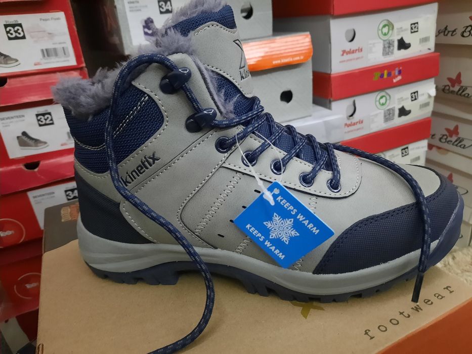 Продам детские тёплые ботинки