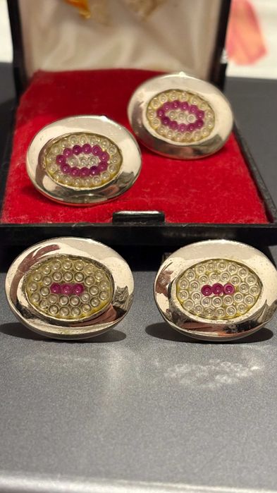 Butoni cu Safire si Rubine din anul 1978