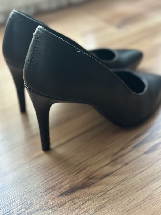 Обувки на ток от естествена кожа