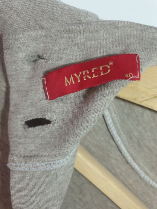 Продаю женское платье.