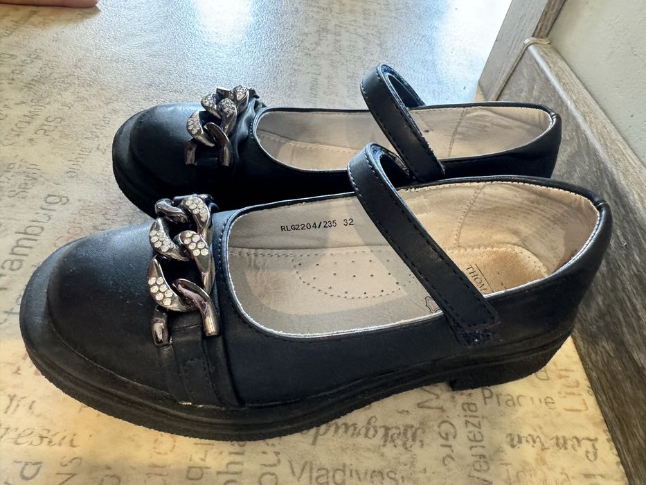 Школьные туфли. Обувь для девочки