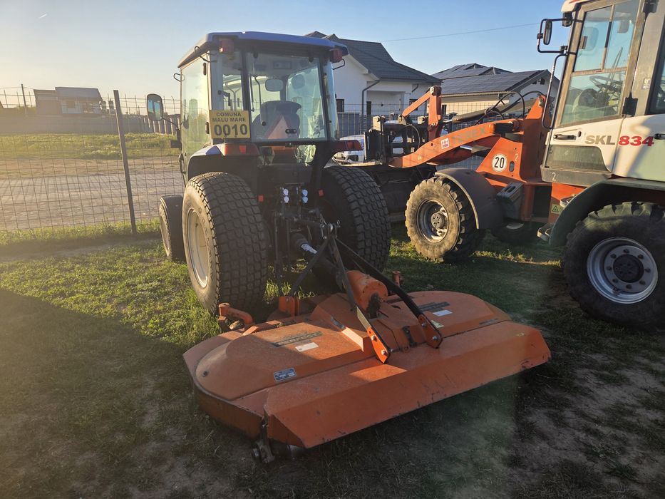 Oferim servicii de cosit si intretinere spatii verzi