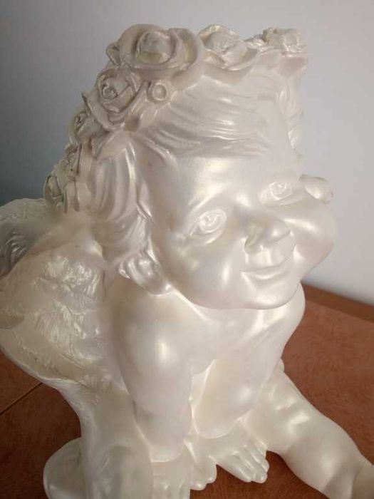 Statuetă Heruvim Sidefat din Polirășină – Decor Elegant, 25 cm