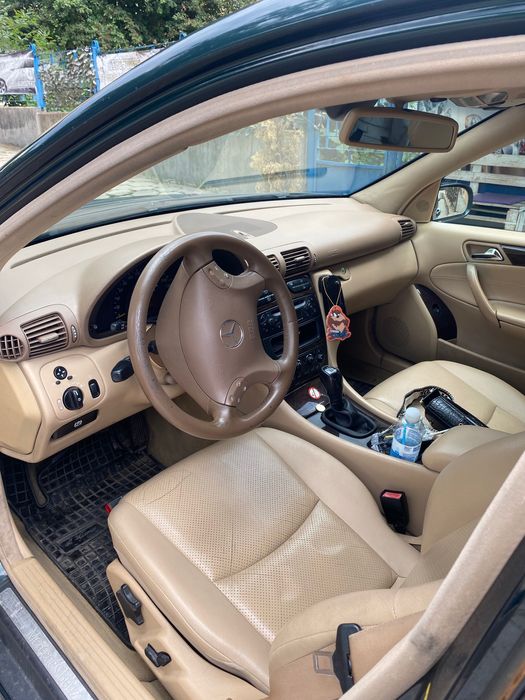 Лек автомобил Mercedes c220