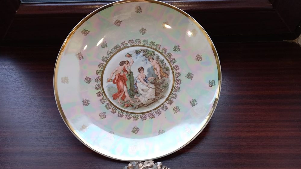 Блюдо Мадонна продам.