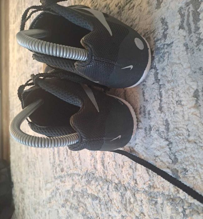 Adidasi Nike atletism