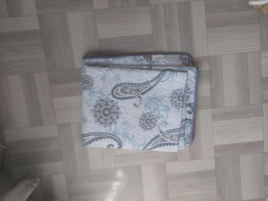 Покрывало для постели или дивана