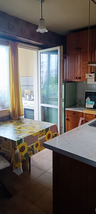 Директно от собственик, продава стандартен двустаен (голяма стая с тераса+спалня+кухня с тераса)ЗА РЕМОНТ
