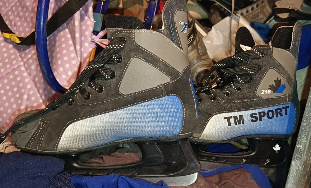 Продам хоккейные коньки