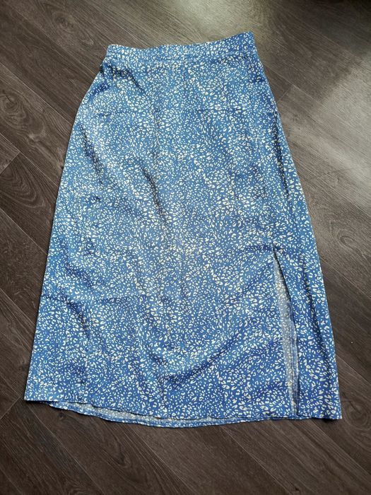 Юбка миди с разрезом