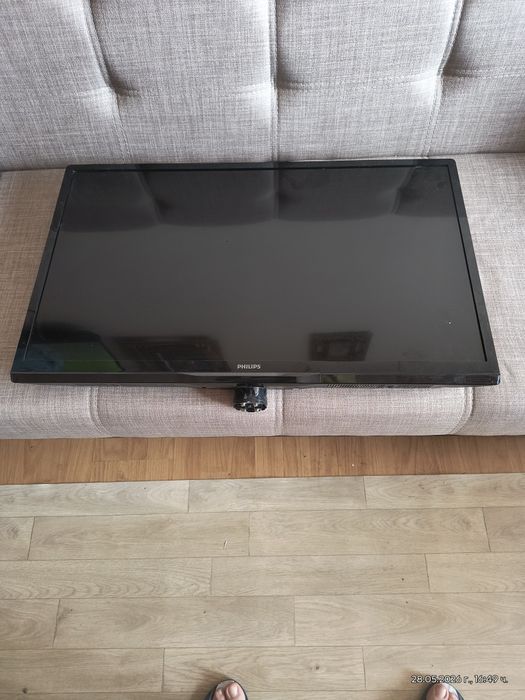 Продавам Philips Smart LED телевизор 32” Full HD