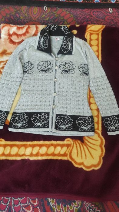 Женские безрукавки и кофта