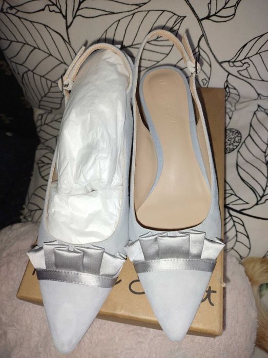 Маркови,Официални,Чисто нови сатен 39.5 номер и велур 39 номер