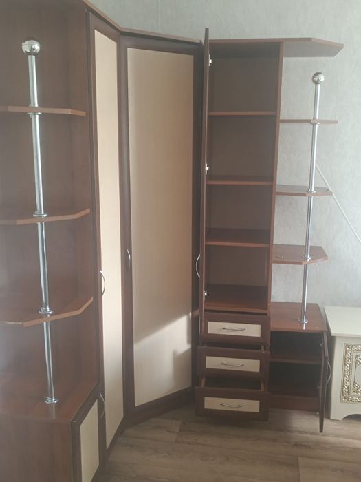 Продам угловой шкаф