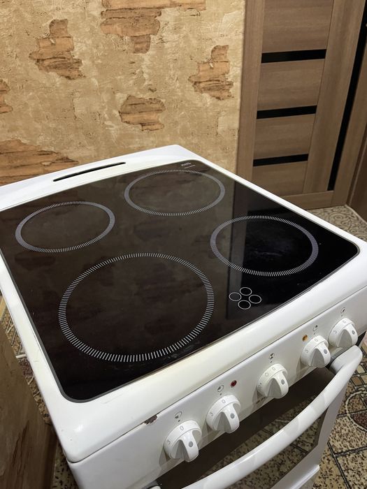 Продаётся электроплита Hansa (Германия)