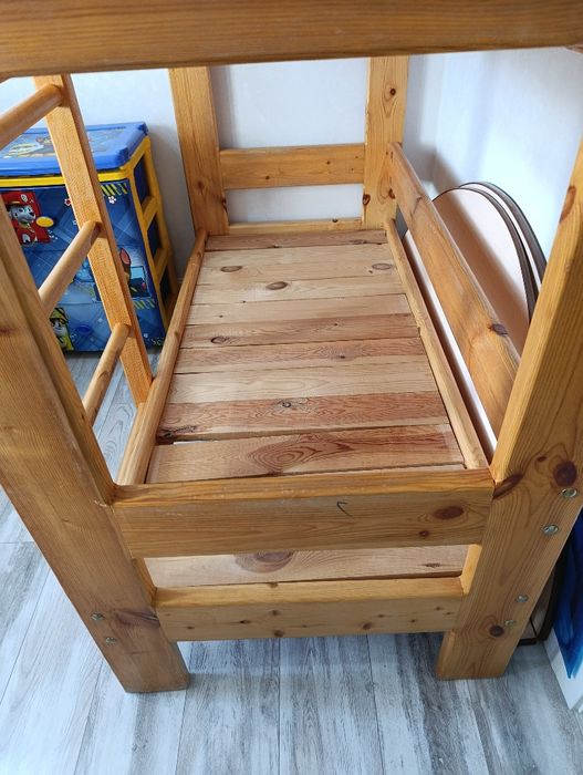 Кровать детская, двухъярусная