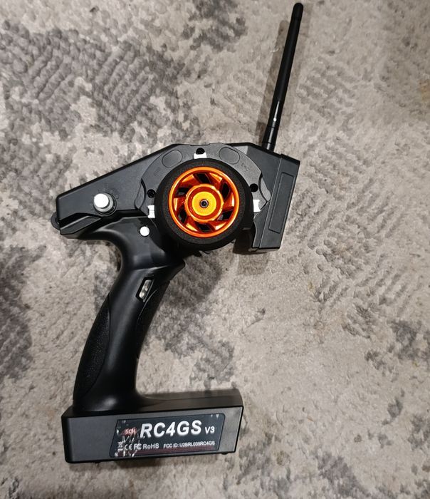 Машинка на радиоуправлении дрифтовая