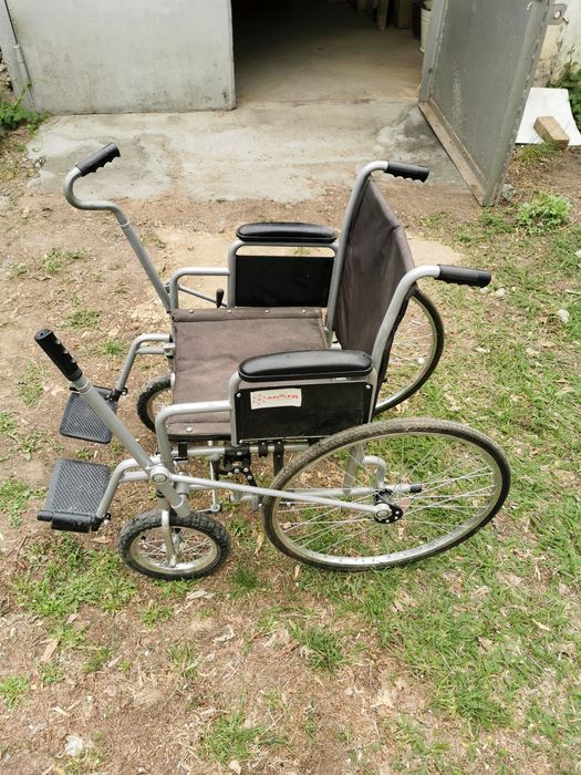 Продам инвалидную коляску