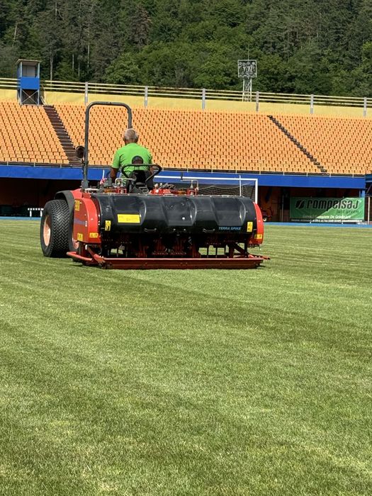Renovare gazon natural - terenuri de fotbal, rugby