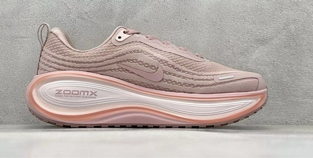 Нови дамски маратонки Nike Vomero Plus rose gold