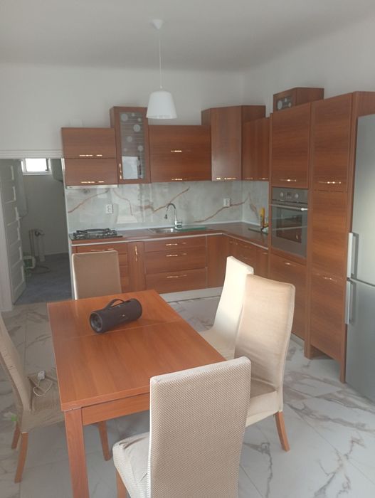 Închiriez casa cu 2 camere