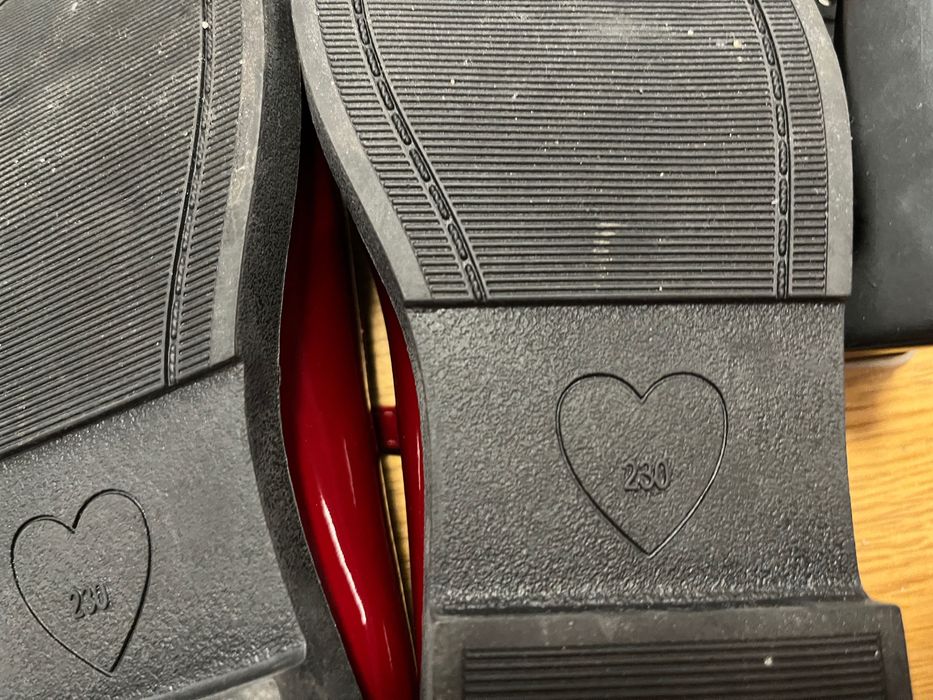 Дамски лачени обувки