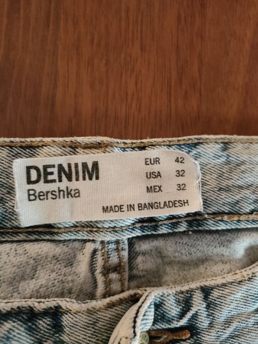 Blugi Bershka 42 L
