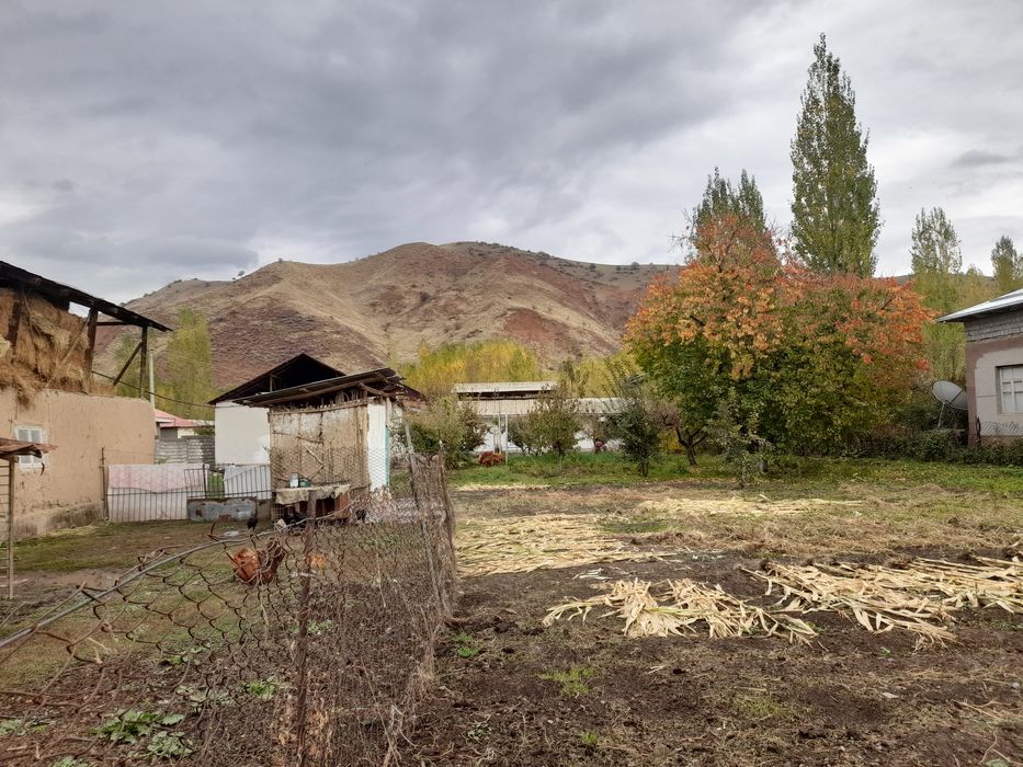 Dacha uchun yer sotiladi manzaralı joy seter gaz SUV xammasi yaxsh