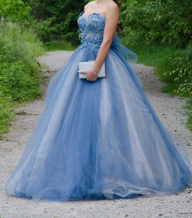 Абитуриентска рокля