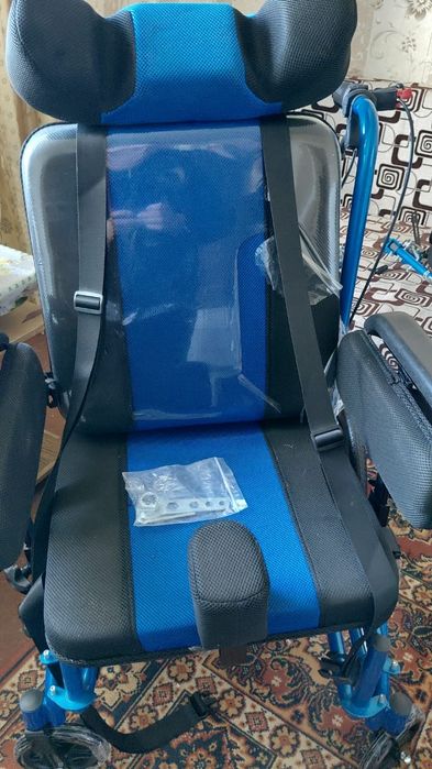 Продам инвалидную коляску новая