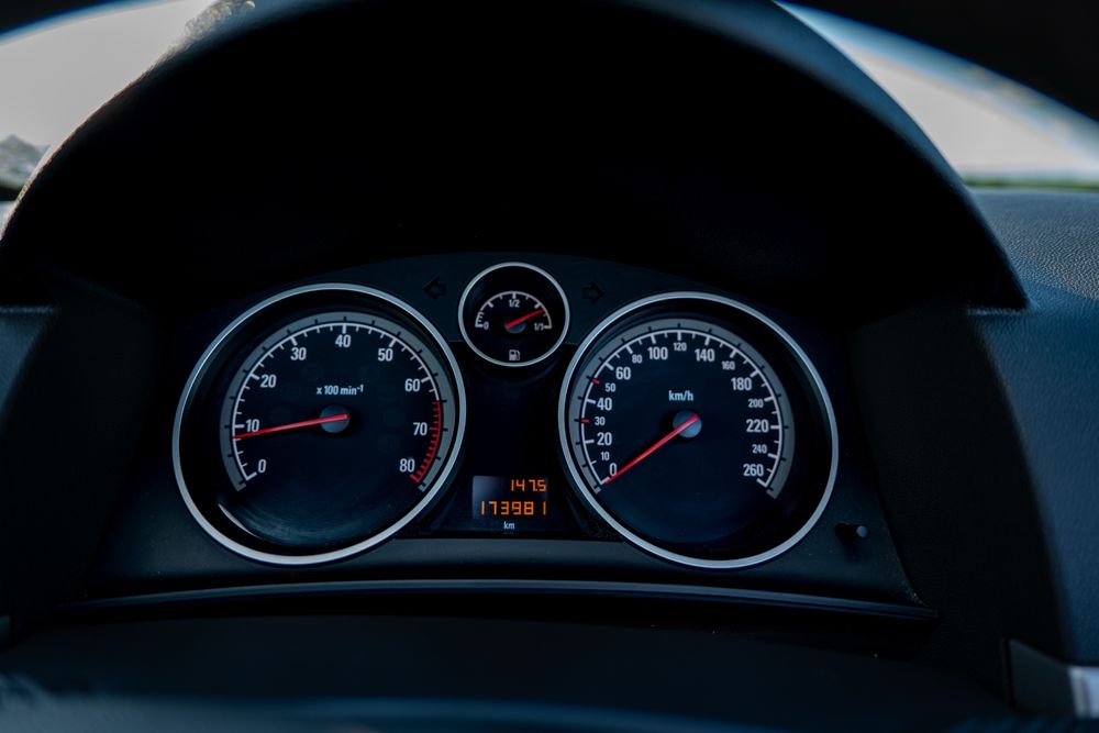 Opel Astra Twin Top Cabrio – 1.8 Benzină – Decapotabilă