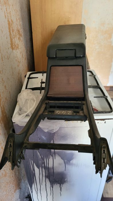 Продам подлокотник на мерс 202