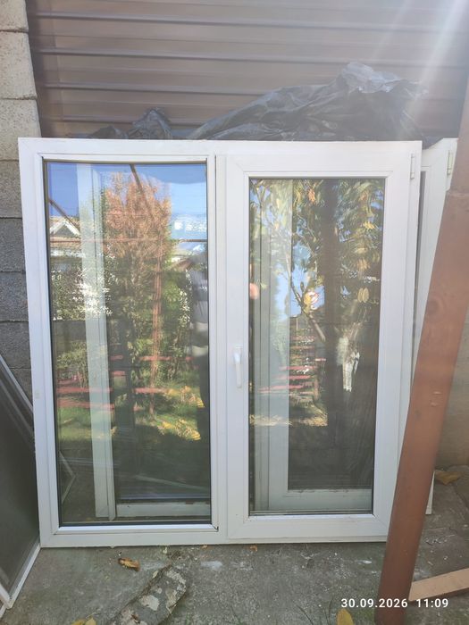 Tamplarie pvc culoare nuc si alb
