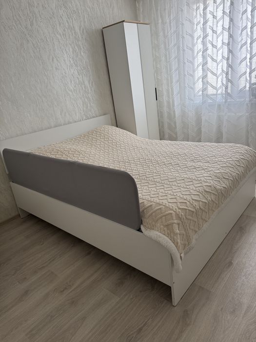 Продам двухспальную кровать.