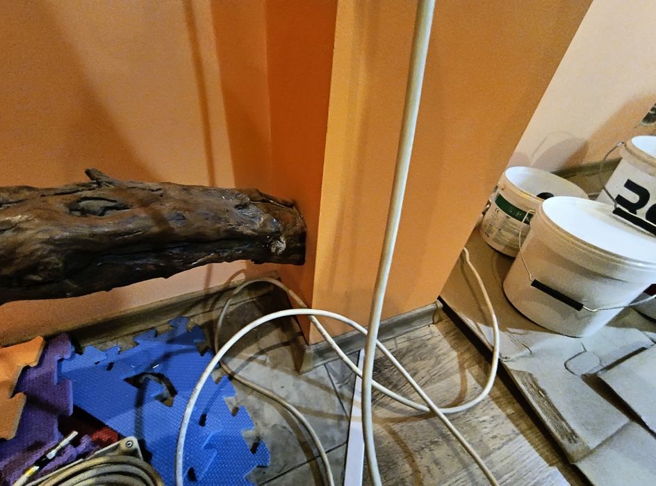 Цветарник/стойка за цветя/дърво