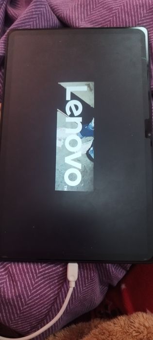 Vând tabletă Lenovo 
Tabletă este
