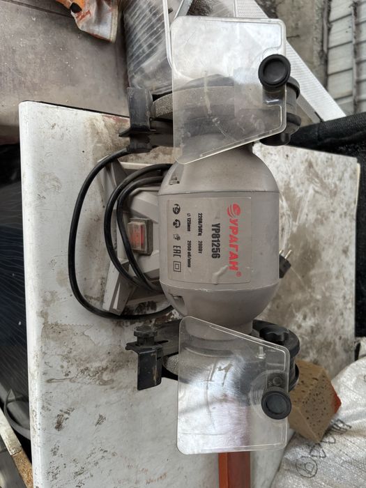 заточной станок марки Ураган, модель УР81256.