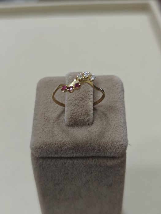 Inel aur 18k 0.90gr cu diamante și rubine (r)