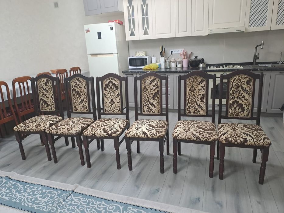 Стол для гостиной