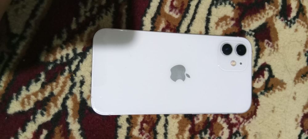 Айфон 12 в хорошом состояний