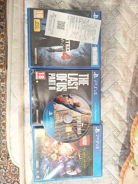 PS4 PRO 1 TB CUH-7216b с 4 игри !