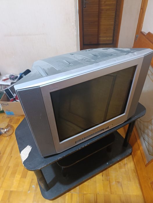 Sony rangli televizor sotiladi (eski model)