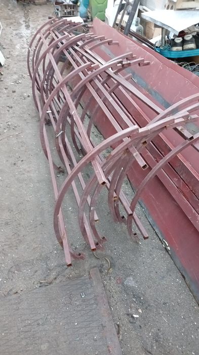 Copertina metalică