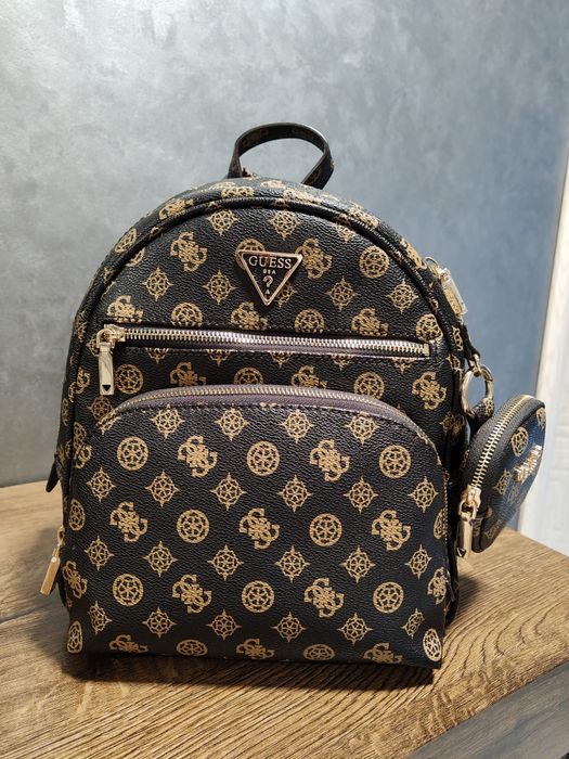 Раница.    Guess