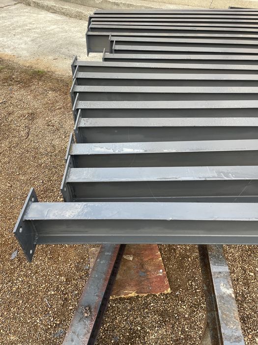 Vand o structura metalica 11,70 m latime din profile ipe 180 x 50 m (11ferme si 22 de stalpi si 600 ml de teava 60x40x2 )22stalpi la 4 m