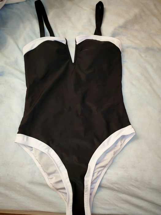 Слитный купальник old money style